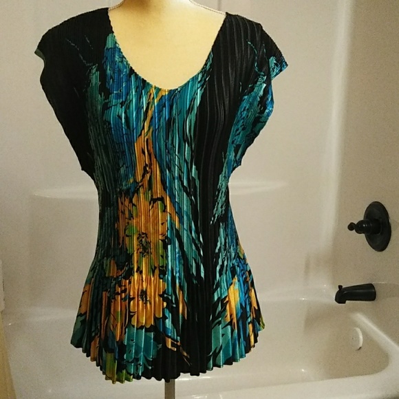 1X Milano Woman Crinkle Top - Picture 2 of 7